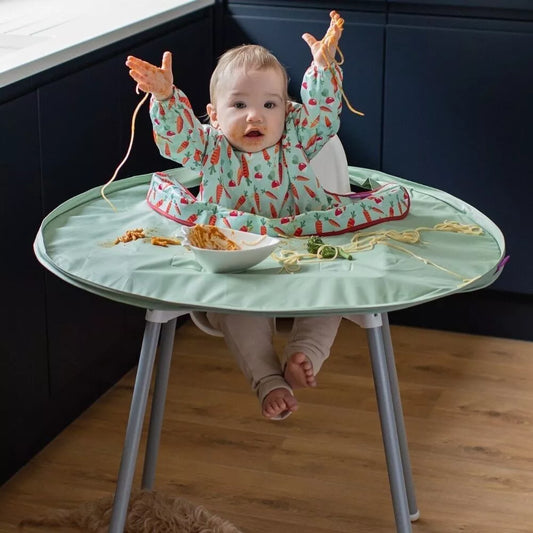 Slabbertje met opvangbakje en siliconen dienblad – handige eetset voor jonge kinderen